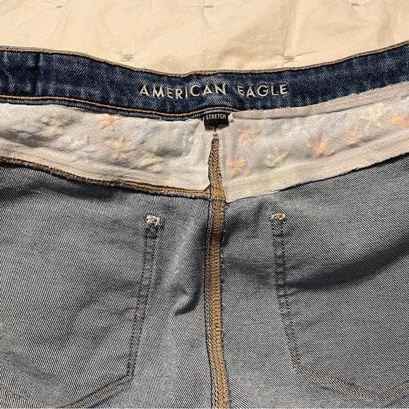 American Eagle Outfitters Floral Hand Embroidered High Rise Jeans - Picture 4 of 6